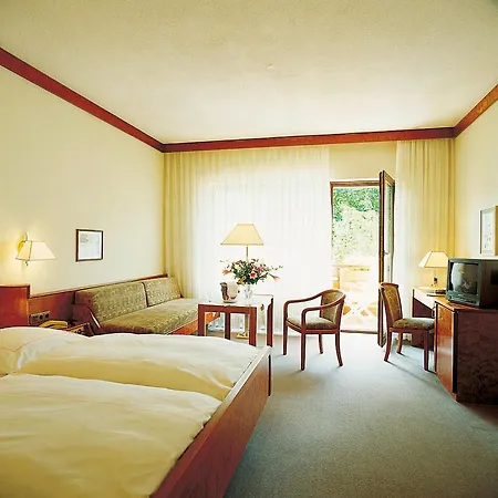Couette-café Garni Zur Weserei 3*